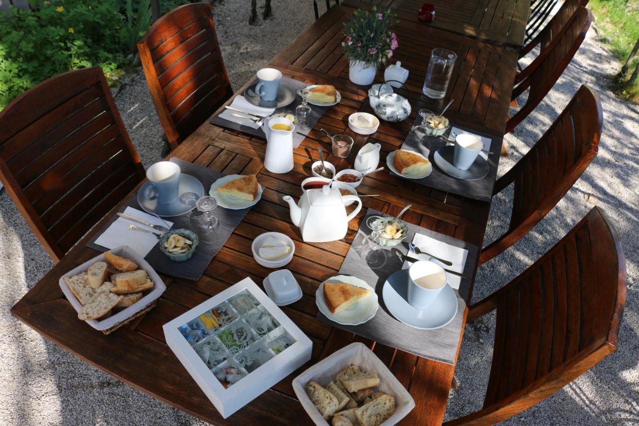 Chambres Et Table L' Echappee Bouvesse-Quirieu Exteriér fotografie